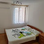 Neda * Izola
